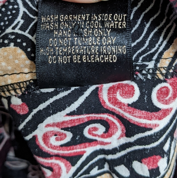 Semata Wayang plunging neckline long shirt, dark magenta with peach flowers - Picture 8 of 9